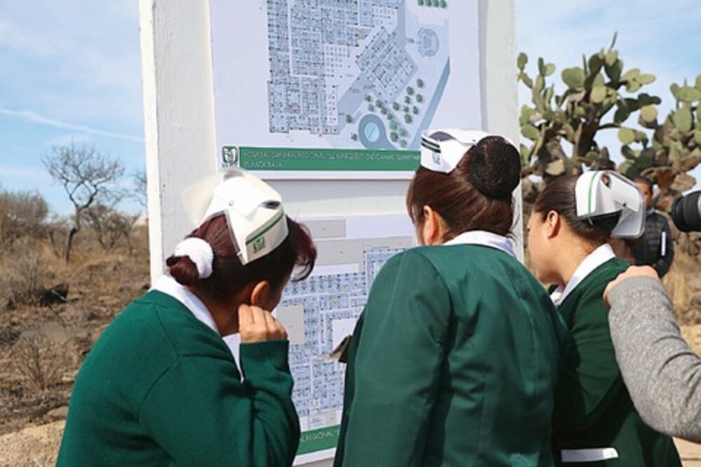 El Marqués coloca la primera piedra 