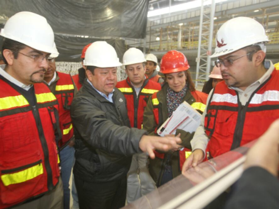 Supervisan construcción de plataforma en UNAQ