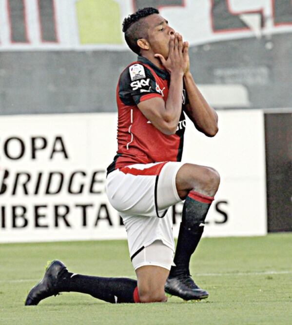 Atlas luce errático y sufre segunda caída