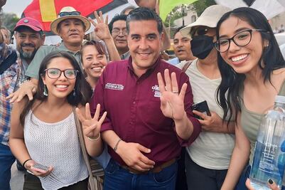 Chema Tapia propone becas para las "carreras del futuro"; ofrece tablets e Internet