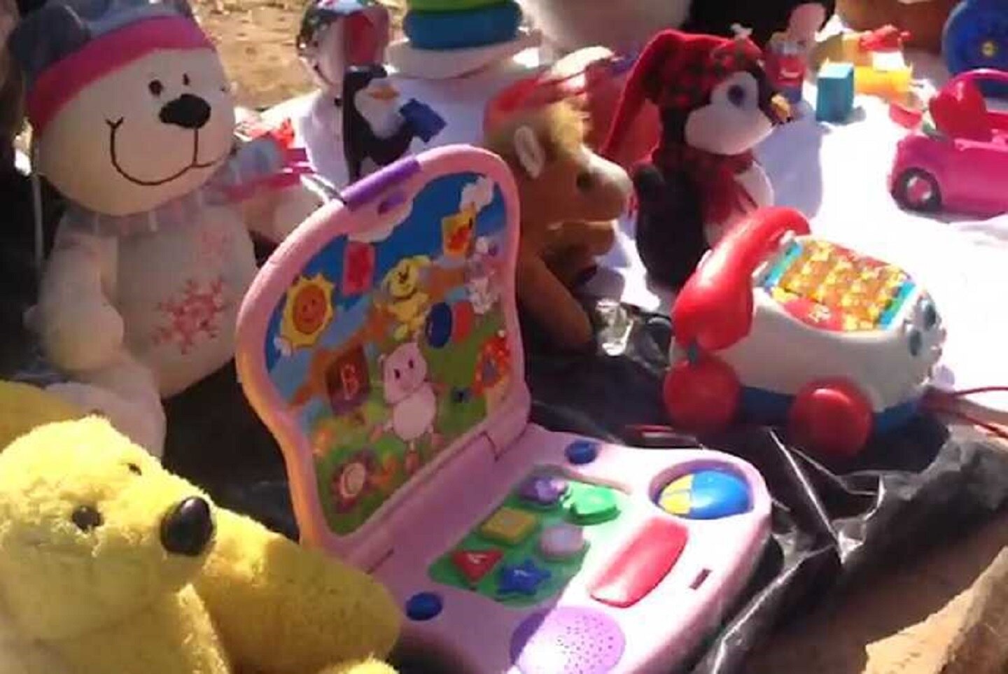 Por 35 pesos, Amelia eligió algunos obsequios para sus nietos.