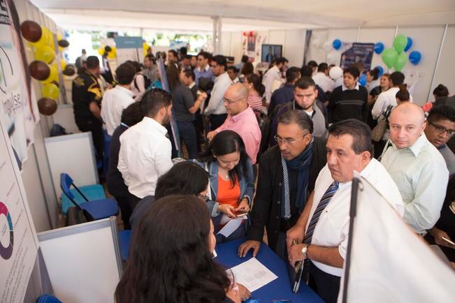 Empresa automotriz ofrece 300 plazas