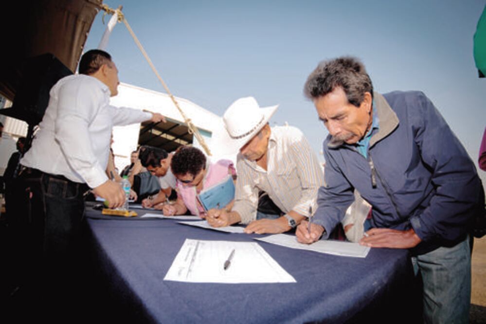 Entrega Sedea mil 500 toneladas de maíz a productores afectados