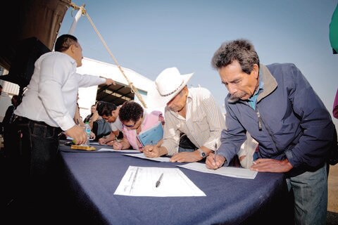 Entrega Sedea mil 500 toneladas de maíz a productores afectados