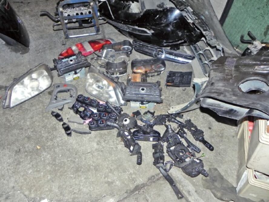 Detienen a dos taxistas por robo