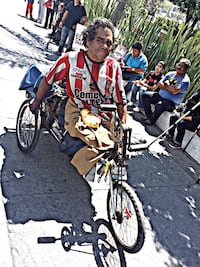 Un indigente despidió al amigo que nunca conoció