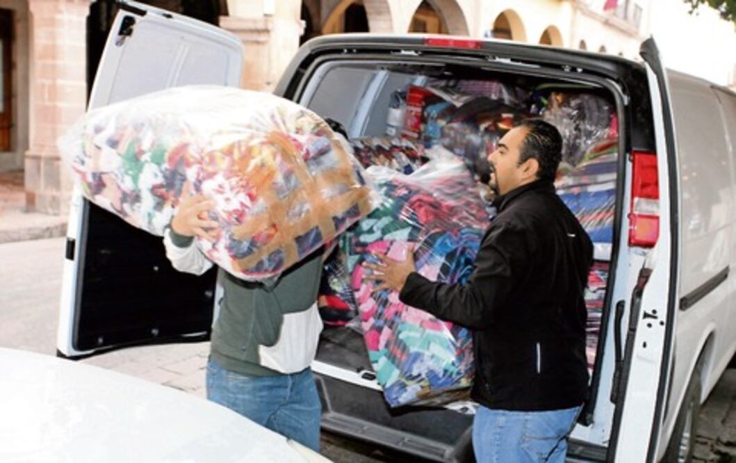 Elogian participación en entrega de cobijas