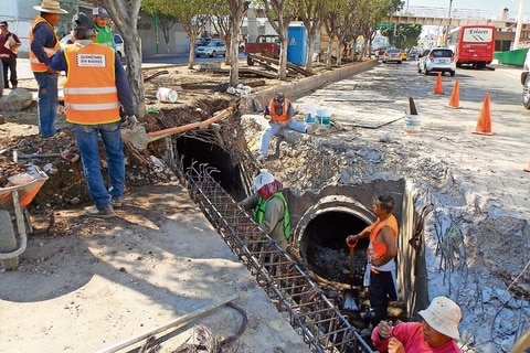 Se quejan vecinos  de obras en avenida  Luis Pasteur Sur