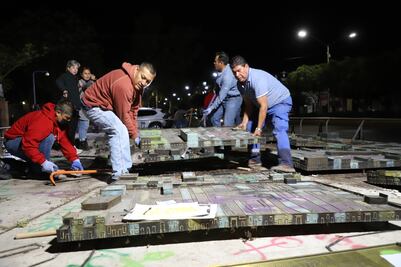 Desmontan y retiran la maqueta monumental de la Alameda... pero sólo para limpiarla