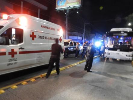 Arrolla QroBús a mujer en Constituyentes