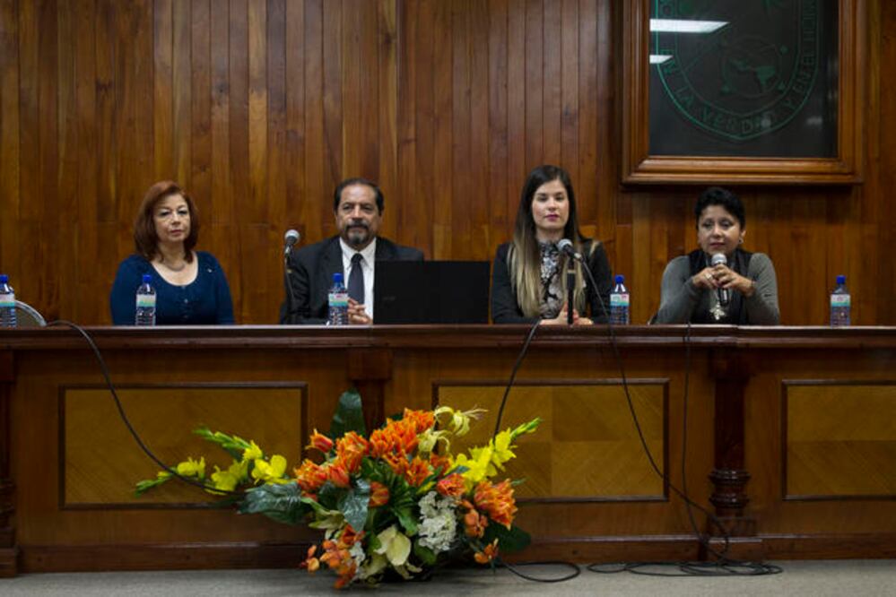 Autoridades de la UAQ destacaron la vinculación de la universidad con la sociedad, a través de este tipo de programas que repercute en el futuro de los egresados y en el desarrollo de los profesionistas (ESPECIAL)