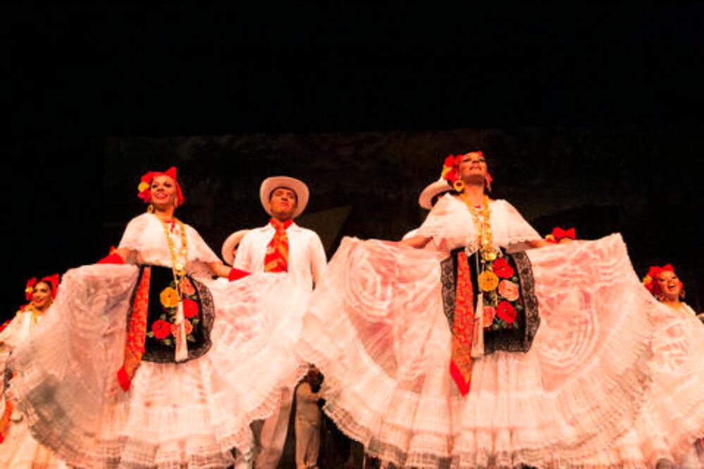 Voluntarias Vicentinas asisten al teatro