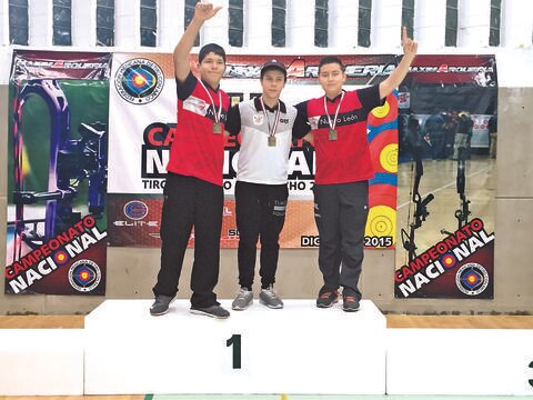 Brillan en el COM arqueros queretanos