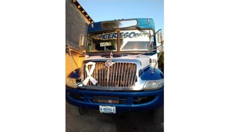 Conductora ofrece transporte gratuito al personal de salud, en Durango