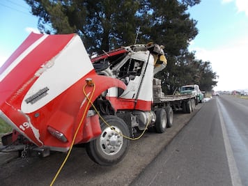 Vuelca tráiler en la Qro - SLP