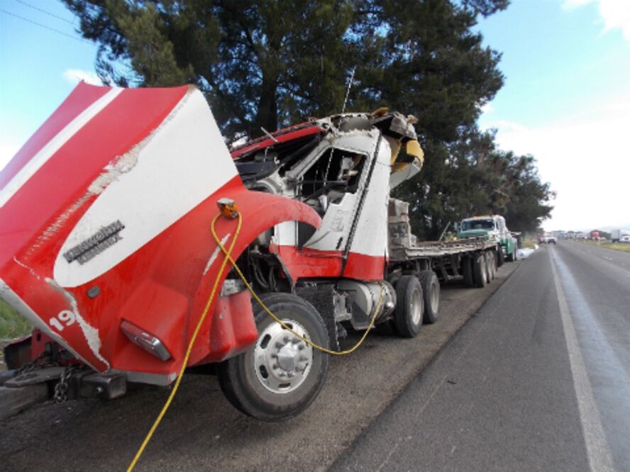 Vuelca tráiler en la Qro - SLP