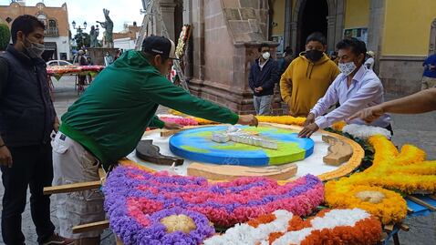 Llegan desde Iztacalco para celebrar a la Santa Cruz en Querétaro