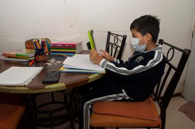 476 mil alumnos regresaron a clases; seguirán siendo en línea