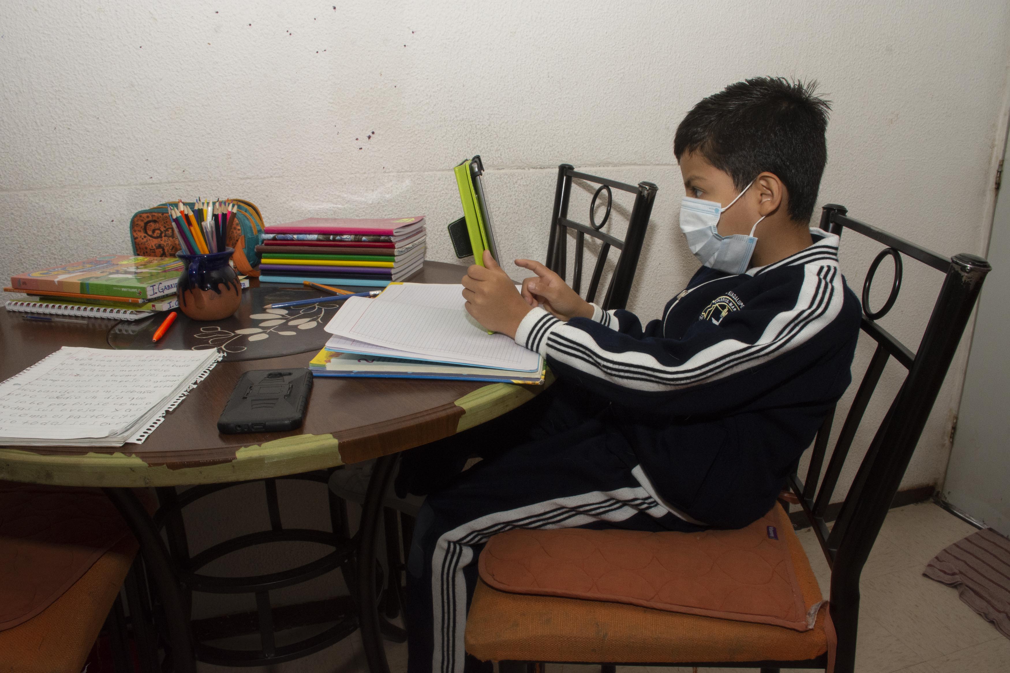 476 mil alumnos regresaron a clases; seguirán siendo en línea