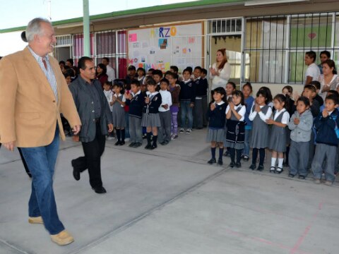 Entregan obras en escuela primaria