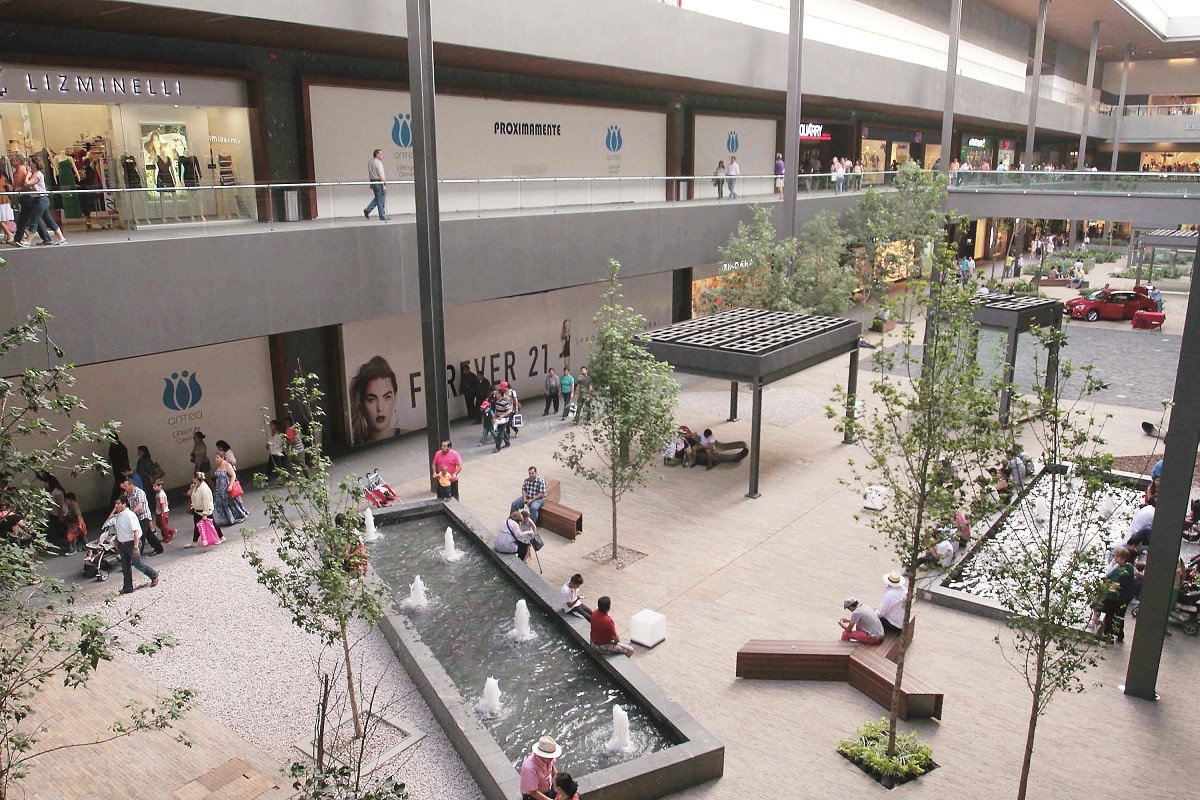 Usuarios comentaron a EL UNIVERSAL Querétaro que desde hace varias semanas la plaza pone y quita las máquinas para validar los boletos.