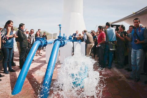 Entrega Domínguez nuevo Centro de Salud