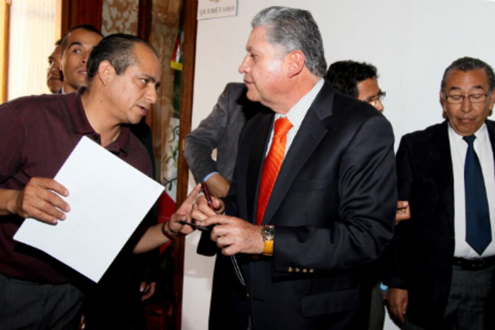 En pie, temas relacionados con entrega-recepción