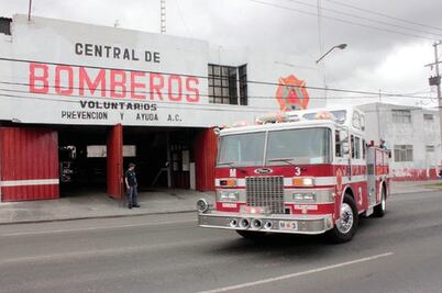 Rinden homenaje a bombero fallecido
