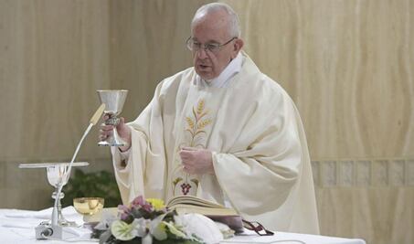 Papa Francisco difunde mensaje de paz en su primera visita a Egipto