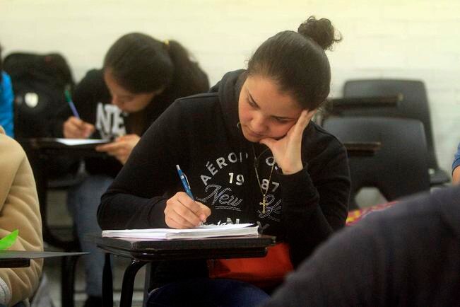 En 2016, 16 estudiantes se sometieron a un examen en el Instituto Veracruzano de San Juan del Río, hicieron un depósito de 80 mil pesos a una cuenta bancaria que, supuestamente, era de la institución, pero los certificados no llegaron (ARCHIVO EL UNIVERS)