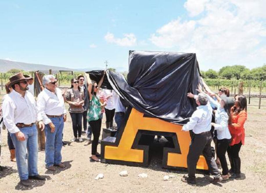 Inauguran su viñedo en casa vitivinícola