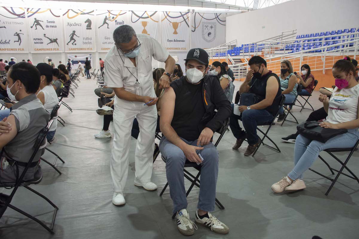 Hoy inicia la aplicación del refuerzo contra el Covid-19 a personal educativo en Querétaro