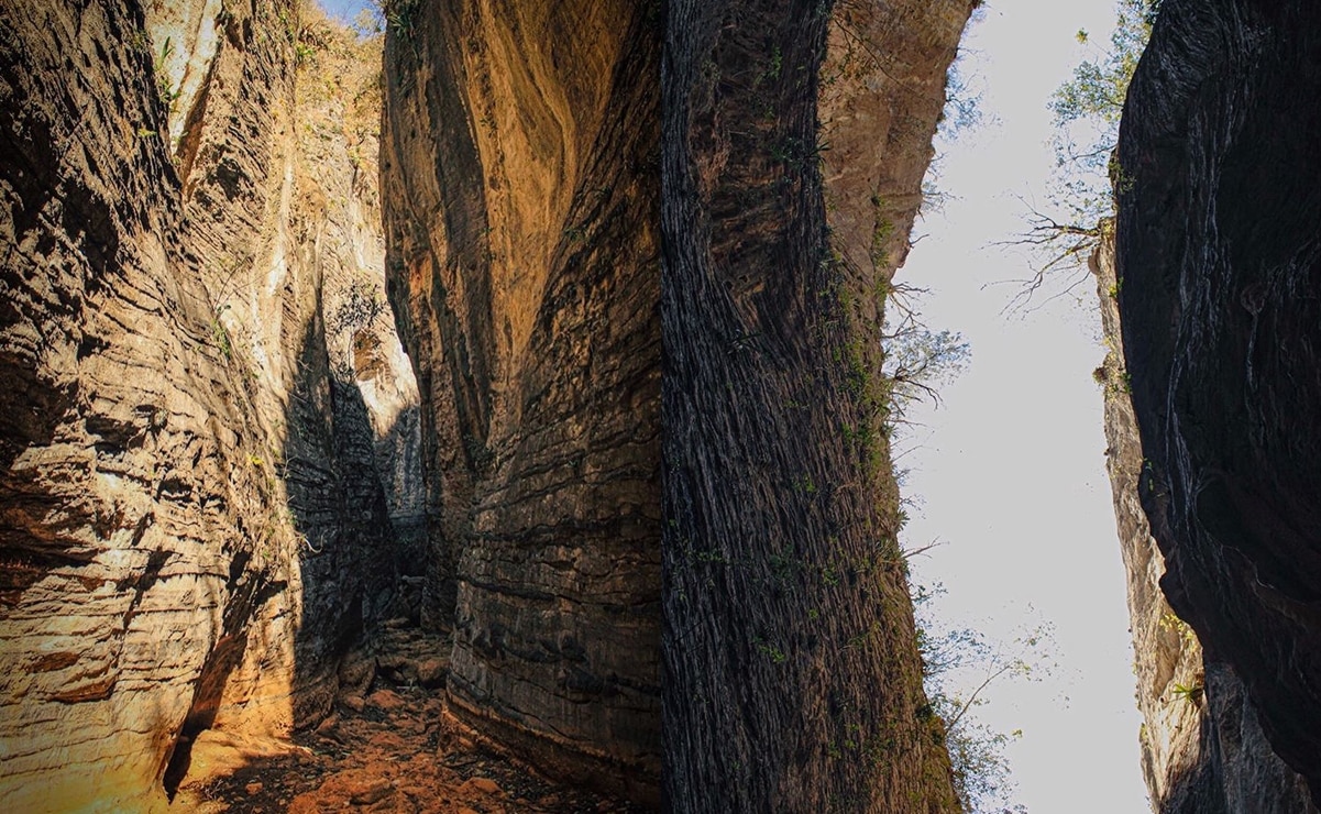 El recorrido por este cañón es toda una travesía, te dará la bienvenida unas imponentes paredes altas de piedra caliza. Foto: Querétaro Travel
