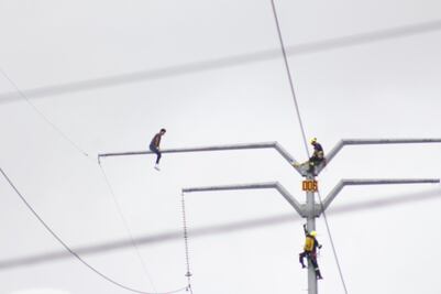 Rescatan a joven que amenazó con suicidarse