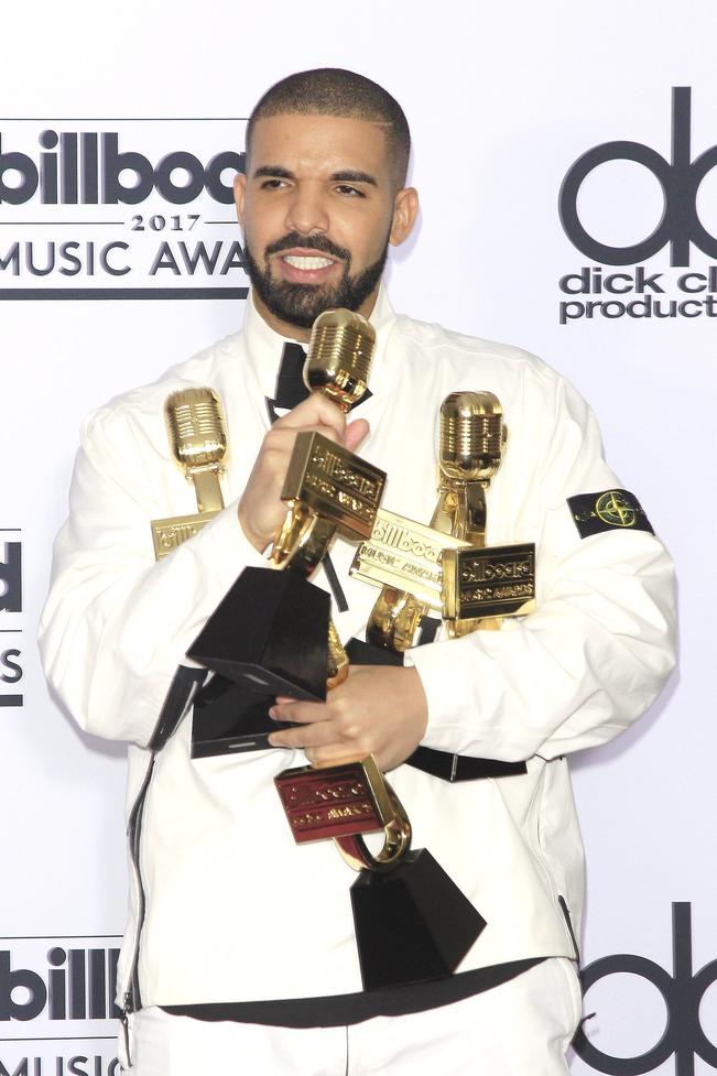 Drake hace historia en los Billboard 
