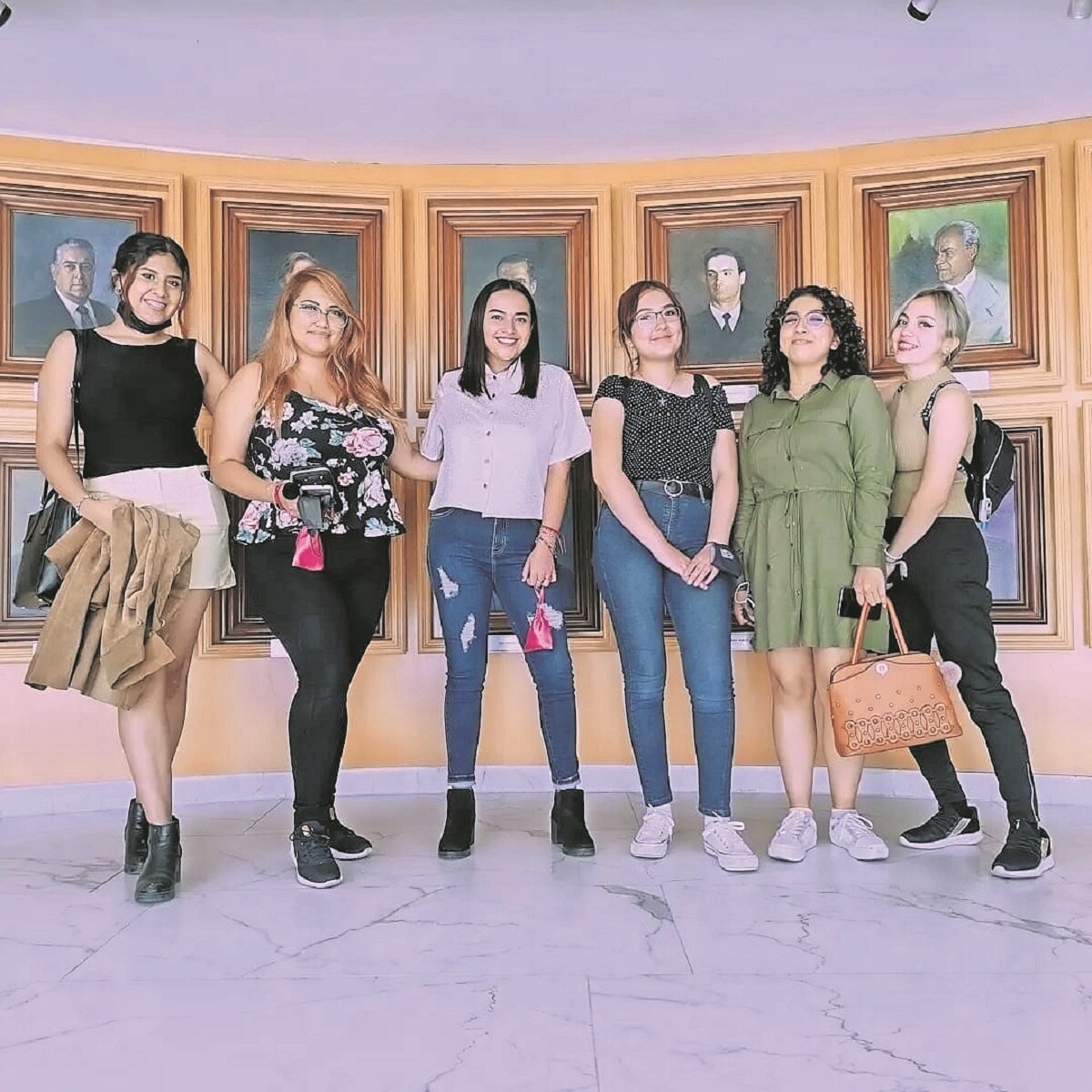Artistas universitarias en el Gómez Morín