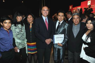 Entregan constancias a egresados de Derecho