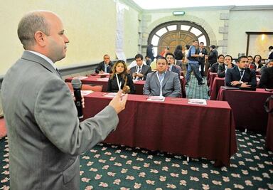 Signan convenios  de transparencia 