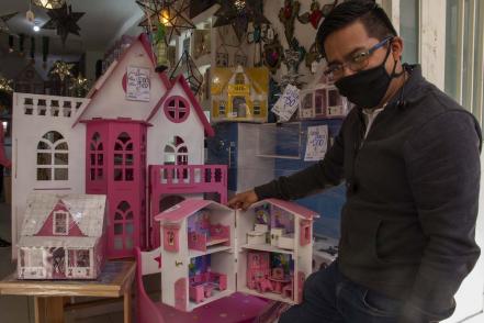 Casas artesanales de muñecas, una opción para Reyes Magos en Querétaro 