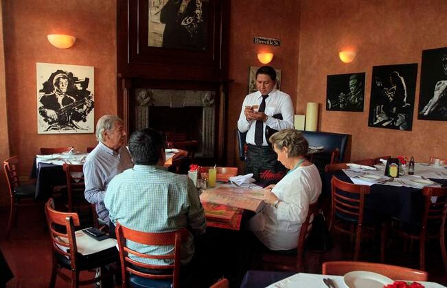 Reporta sector restaurantero contracción en ingresos