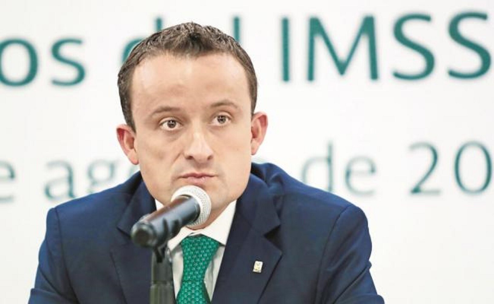 Mikel Arriola sale del IMSS; llega Tuffic Miguel Ortega