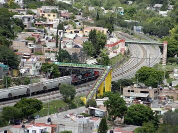 Buscan consulta sobre el tren Méx-Qro