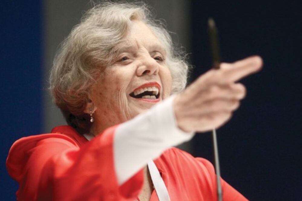 Elena Poniatowska renuncia al Cervantes
