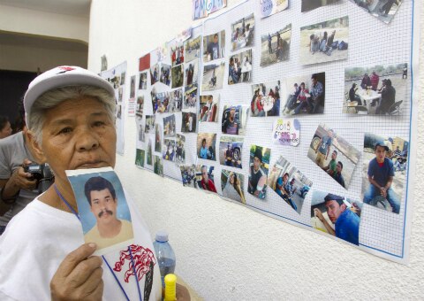 Madres de migrantes los buscan en ceresos
