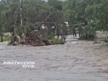 Cierran paso vehicular Alfajayucan–Atongo en El Marqués, Querétaro por creciente de cauce tras intensas lluvias