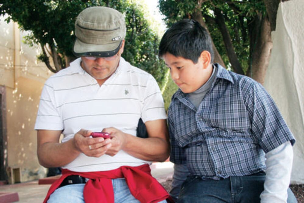 Con app impulsan comunicación