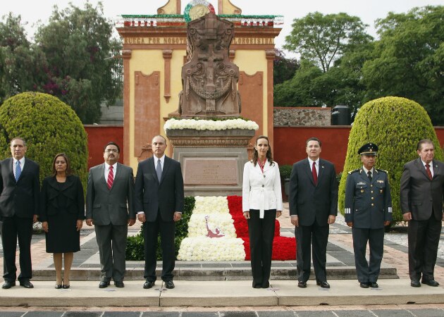 Encabeza gobernador Guardia de Honor