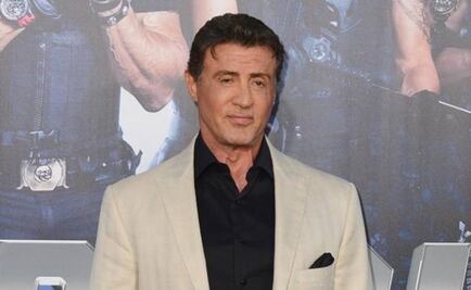Sylvester Stallone presume su fuerza a los 71 años