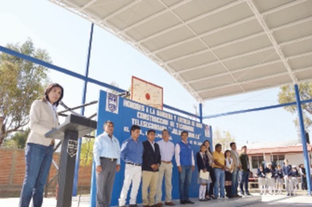 Entregan techumbre de $710 mil a telesecundaria