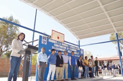 Entregan techumbre de $710 mil a telesecundaria